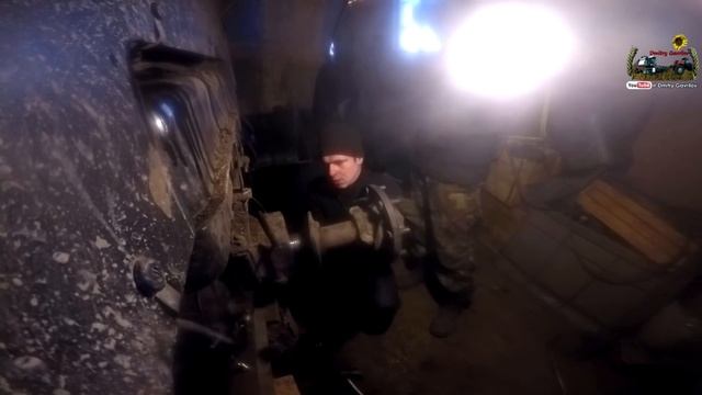 ￼ 6-д 2018 "Замена тормозных дисков. Рассыпался подшипник задней полуоси МТЗ-82.1" смотреть онлайн