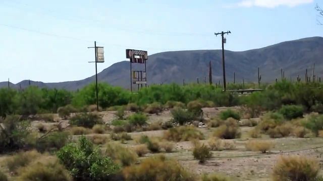 Abandoned!!! I-8 Papago truck stop and trading post!! People living in the bathrooms... смотреть онлайн