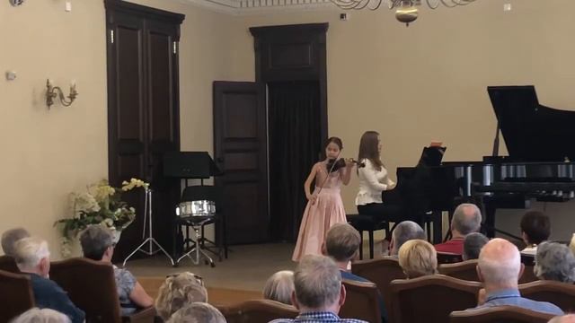 Taira Mingazova plays J. Massenet Meditation смотреть онлайн