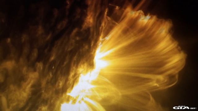 Planet Sized Tornado Whirls On Sun's Surface, 9 to 11 July 2012 смотреть онлайн