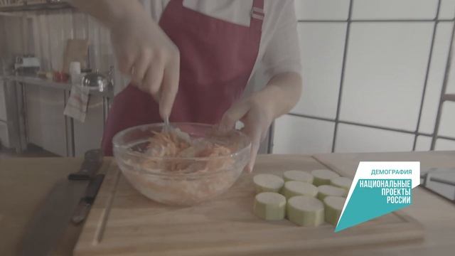 «Готовь как шеф»: фаршированные кабачки для разгрузочного дня смотреть онлайн