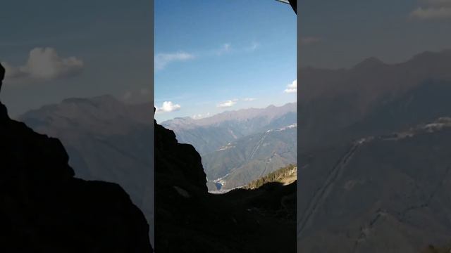 Едем назад по канатной дороге в Красной поляне смотреть онлайн