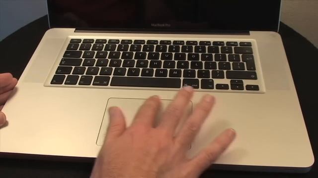 Apple 15-inch MacBook Pro (mid-2009) - Product Tour смотреть онлайн