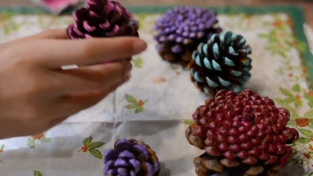 Картина из шишек - видео с детского мастер-класса на тему Осенние поделки смотреть онлайн