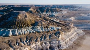 В Казахстан на машине. Мангистау, сор Тузбаир, долина шаров и мыс Жыгылган с провалившейся землей.
