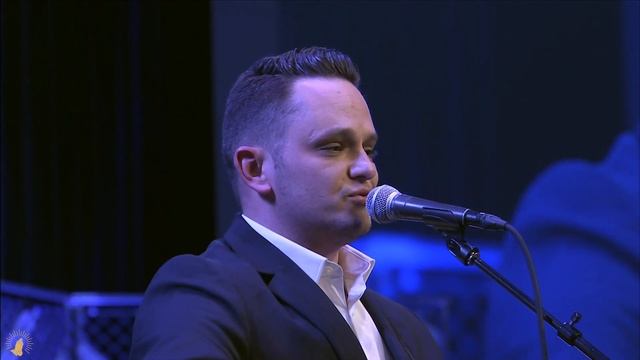В город, украдкой скрываясь от взглядов пристальных горожан - Русавуки смотреть онлайн