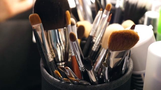 Дневной макияж глаз с сухими текстурами от MicaBeauty смотреть онлайн