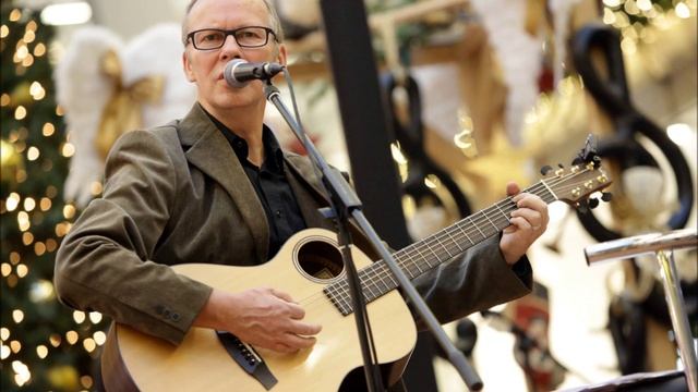 Mike West - Es gibt Tage, da wünscht ich, ich wär mein Hund (Reinhard Mey Cover) смотреть онлайн