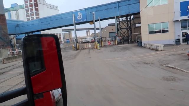 Truck Drivers Trying To Dodge Meteor Crater Potholes! смотреть онлайн