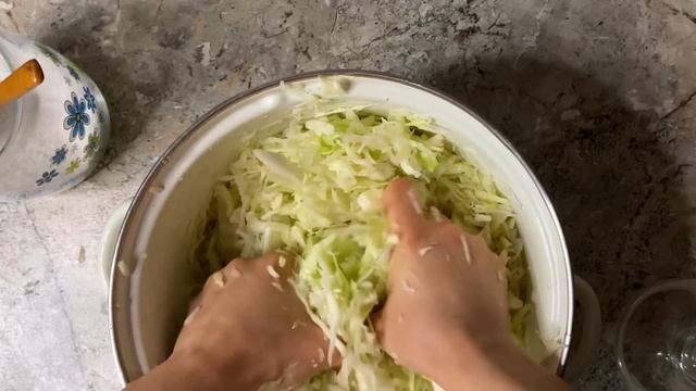 КВАШЕННАЯ КАПУСТА БЫСТРО! ОРИГИНАЛЬНЫЙ РЕЦЕПТ БЕЗ УКСУСА, ОХ КАК ОНА ХРУСТИТ ? смотреть онлайн