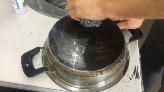 Удаление нагара с днища посуды