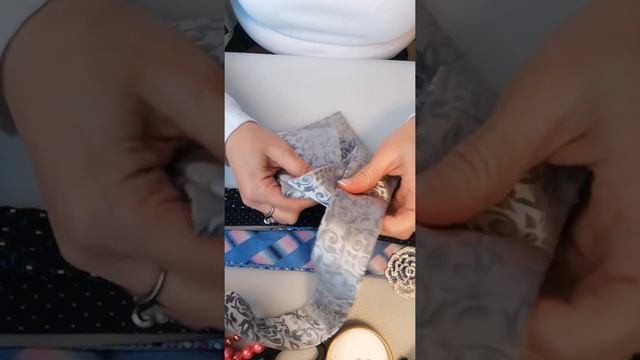 Какие женские украшения можно сделать из мужских галстуков на новый год?