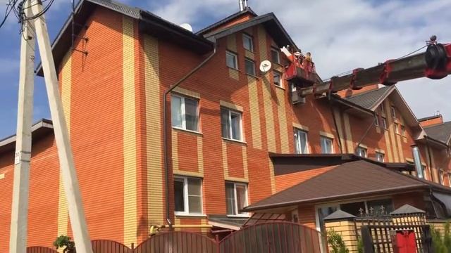 Работа автовышки в Москве