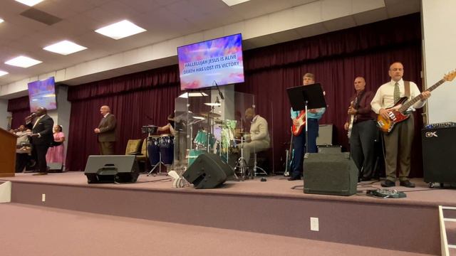 "Hallelujah, Jesus is Alive!" Easter Sunday 4/9/23 - Athens Victory Chapel worship, Fender Jazz Bas смотреть онлайн