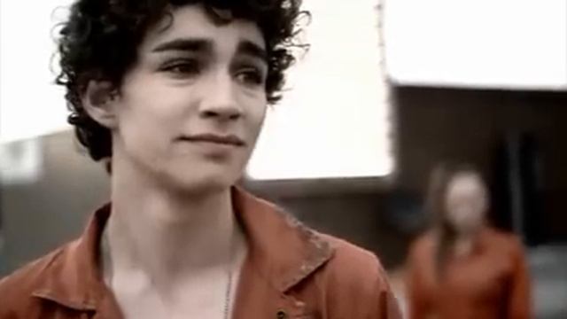 Misfits | When Kelly Finds Out You've Been Getting Fresh With Simon смотреть онлайн
