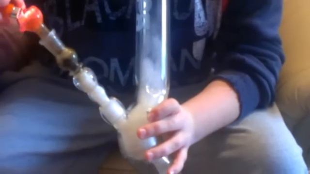 Smoketown de 38cm Boost 5mm Curve Bong смотреть онлайн