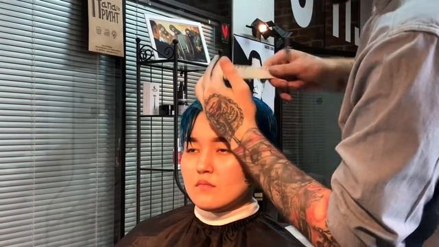 How to cut short graduated haircut tutorial step by step короткая женская стрижка на окрашеный воло смотреть онлайн