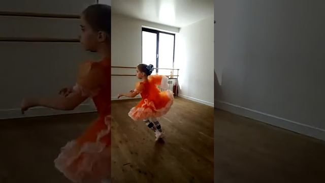 Детский костюм "Белочки" для танцевальной студии смотреть онлайн