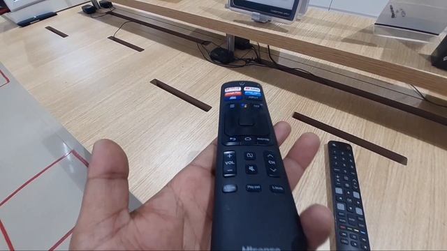 TCL VS HISENSE VS ONEPLUS VS IFFALCON BEST 4K TV UNDER ₹30,000/- смотреть онлайн