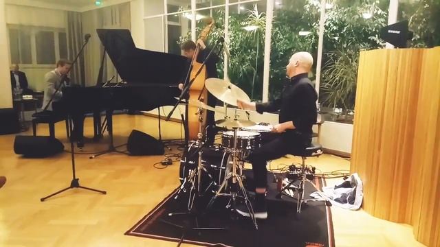 Трио Йоонаса Хаависто в финском посольстве смотреть онлайн