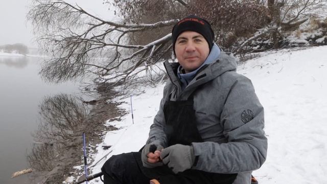 Ловля лещей. Зима. Рыбалка на Москве реке. смотреть онлайн