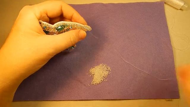 Как обшить брошь бисером. МК. смотреть онлайн