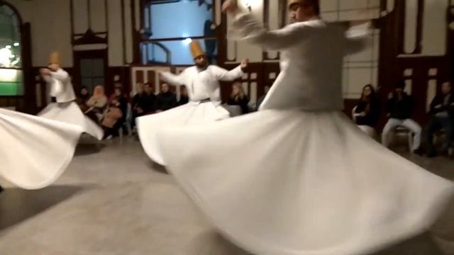 Танец дервишей на вокзале Сиркеджи в Стамбуле смотреть онлайн