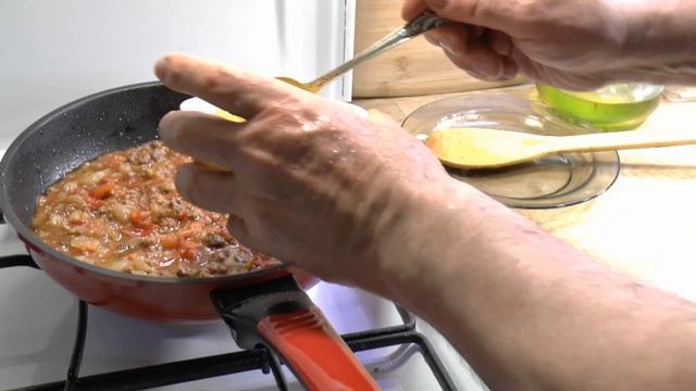 Буррито с обжареным говяжьим фаршем и луком в лаваше | Можно использовать тортилью.