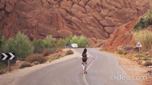 Расслабься, одень наушники. Прогуляйся по каналу. смотреть онлайн