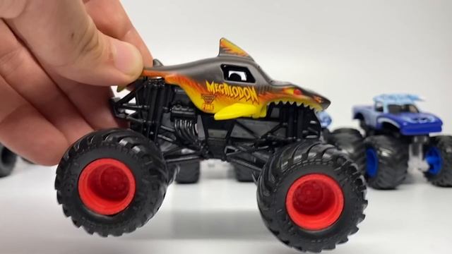 SPIN MASTER MONSTER JAM FIRE & ICE 5-PACK смотреть онлайн