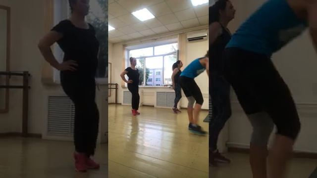 Тренировка на ноги и ягодицы без оборудования! смотреть онлайн