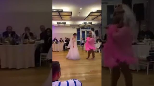 Свинка с триптезерша Моника смотреть онлайн