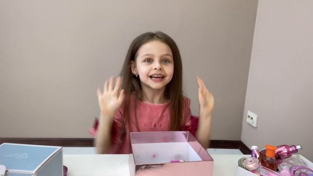 ЧТО У МЕНЯ В КОСМЕТИЧКЕ? ДЕТСКАЯ КОСМЕТИКА ОБЗОР. СКОРО РАССКАЖУ ПОДРОБНЕЕ ПО КАЖДУЮ смотреть онлайн