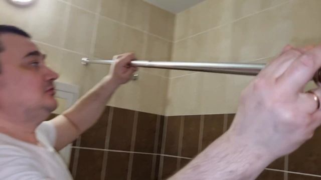 Как установить раздвижную перекладину для шторки в ванной/Карниз для шторки в ванной смотреть онлайн