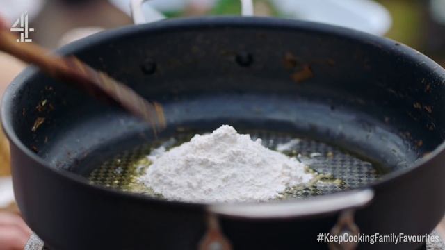 Mushroom Cannelloni | Keep Cooking Family Favourites | Jamie Oliver смотреть онлайн