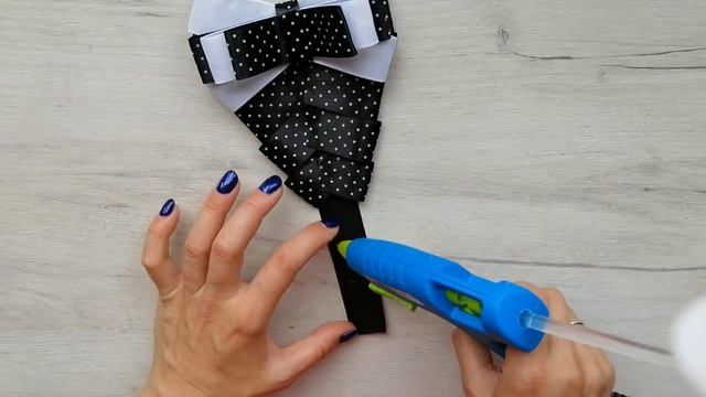 Школьный галстук и бантики В ГОРОХ / МК канзаши / DIY School tie and bows in peas смотреть онлайн