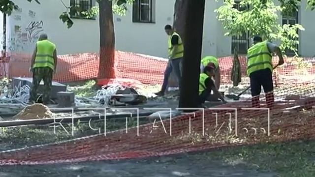 Начался второй этап работ по благоустройству в сквере на площади Свободы смотреть онлайн