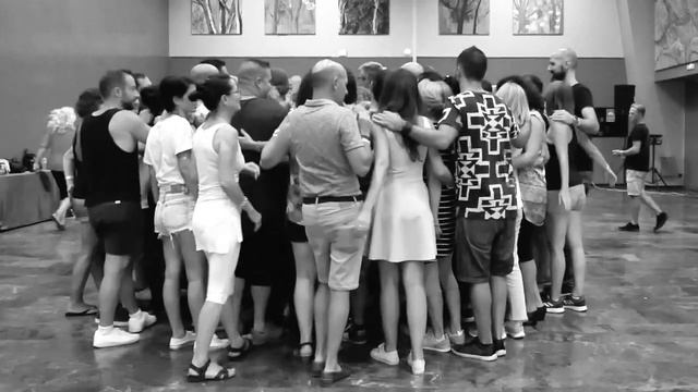 ??Ejercicio de Conexión en Kizomba y Baile - Kristofer Mencák смотреть онлайн