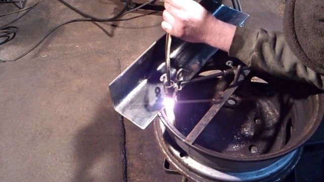 Как вырезать радиус на уголке без болгарки смотреть онлайн