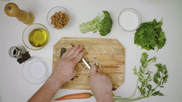 Крем-суп з брокколі та шпинату. Рецепти здорового харчування від Olly Food