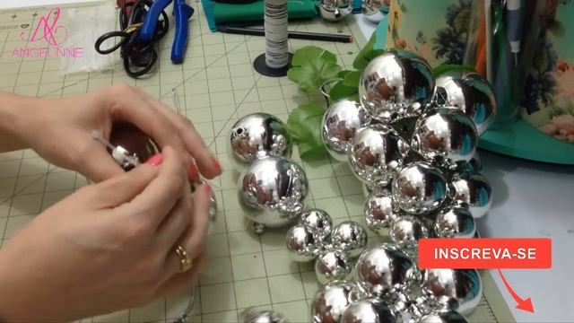 Cacho de Uva com bola de natal смотреть онлайн