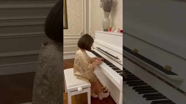 Н.Торопова Вальс . исп.Сапарали Дария,1 кл. смотреть онлайн