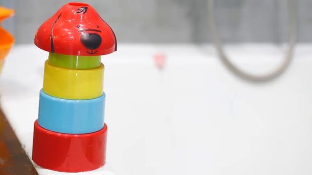 Чем занять ребенка в ванной [Любящие мамы] смотреть онлайн