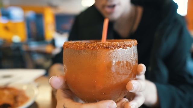 I Pretended To Be A Food Critic & THIS Happened… *FREE FOOD* смотреть онлайн