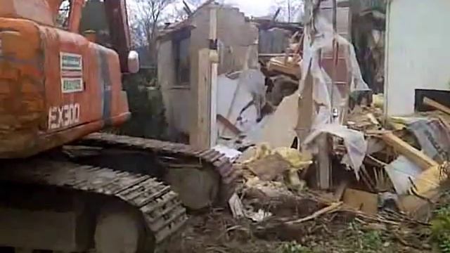 hitachi 300 excavator tares house down смотреть онлайн