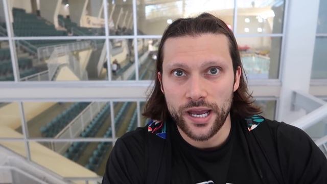 Whats inside an Olympians Swim Bag? смотреть онлайн