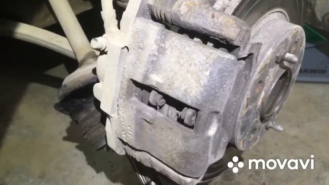 Треск, хруст со стороны колеса, при трогании, при движении, при вывернутых колёсах. смотреть онлайн