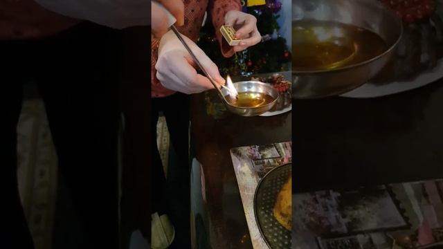 Merry Chrisrmas! FLAMING A CHRISTMAS PUDDING - Set Fire to our Pud смотреть онлайн