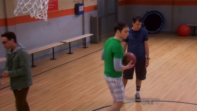 The Big Bang Theory - Sheldon vs. Kripke (Basketball Match) смотреть онлайн