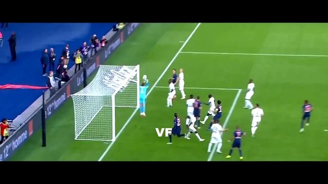 Di Maria keeps trying to score from corner kicks... смотреть онлайн